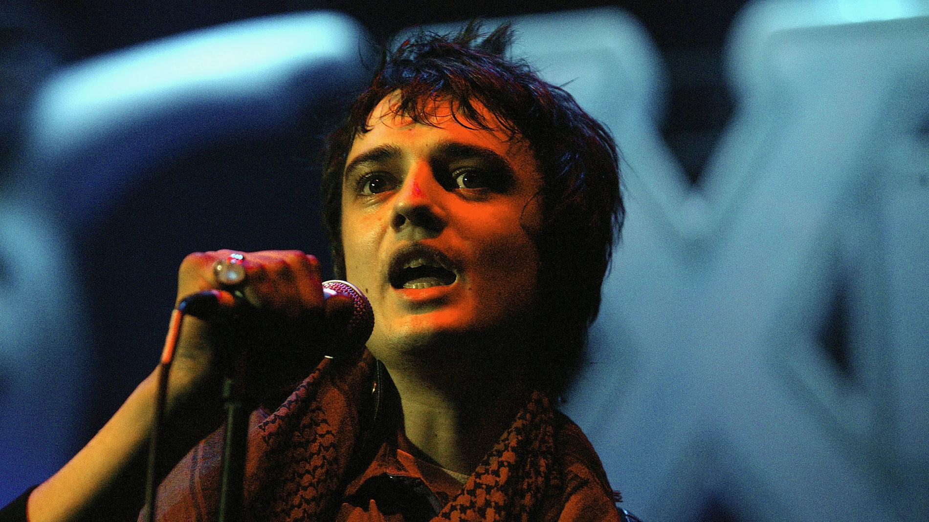 Pete Doherty durante un concierto en Londres en 2004