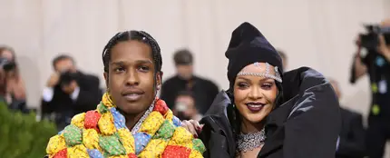 Rihanna y Asap Rocky en la MET Gala 2021 Rihanna y Asap Rocky en la MET Gala 2021