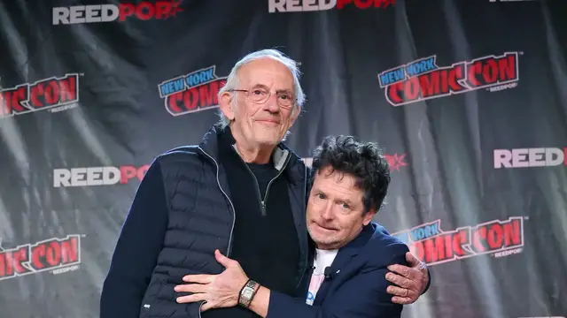 Michael J. Fox y Christopher Lloyd en el reencuentro de 'Regreso al futuro' en la ComicCon de Nueva York.