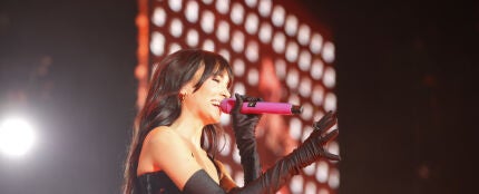 Aitana muestra los regalos que le han hecho sus fans durante su gira por Latinoam&eacute;rica