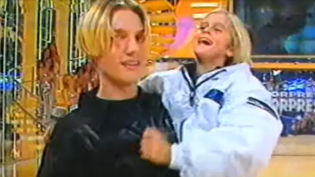 El tierno momento en que Aaron Carter sorprendió a Nick en 'Sorpresa Sorpresa'