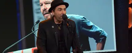 Raúl Pérez imita a Sabina para cantar las peleas entre Pablo Iglesias y Yolanda Díaz Raúl Pérez imita a Sabina para cantar las peleas entre Pablo Iglesias y Yolanda Díaz