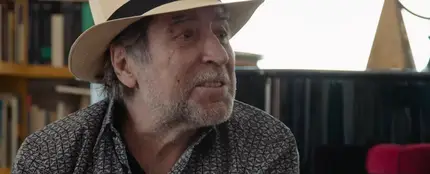 Joaquín Sabina, en el videoclip de 'Sintiéndolo mucho'. Joaquín Sabina, en el videoclip de 'Sintiéndolo mucho'.