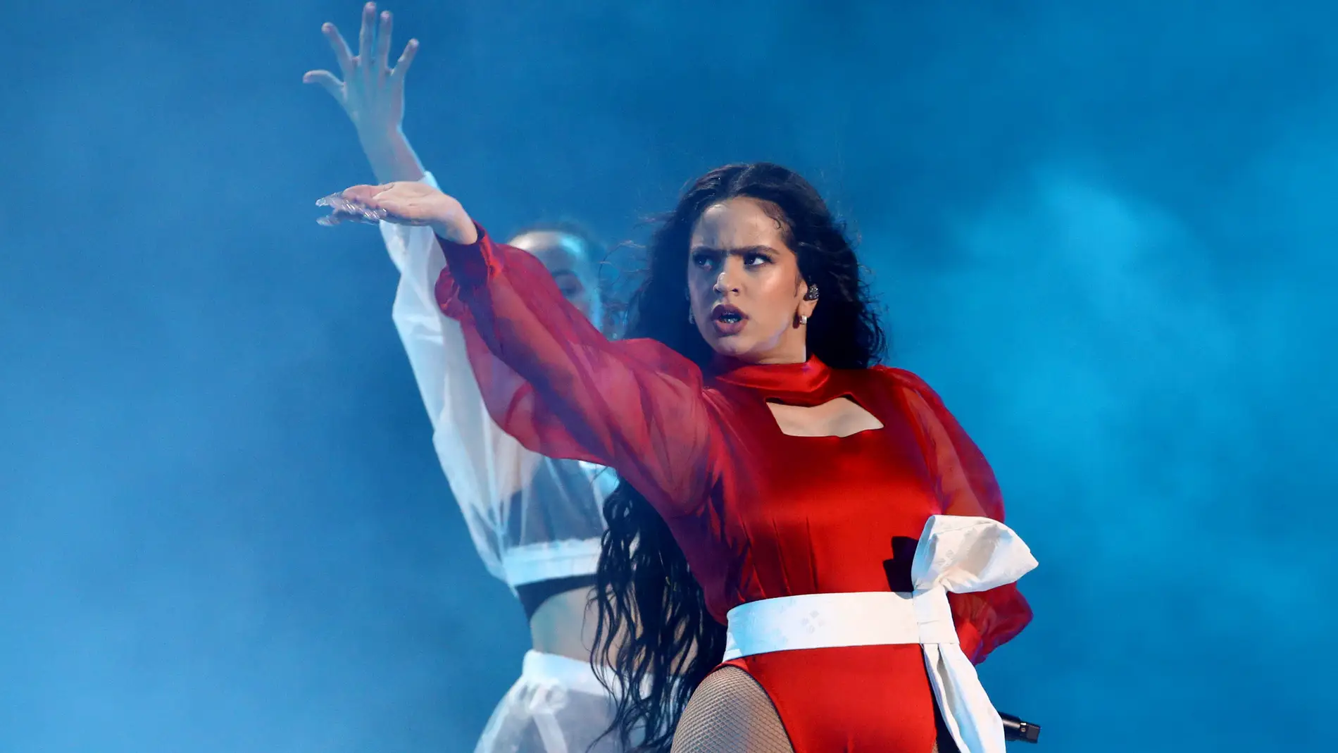 Rosalía durante su actuación en los Latin Grammy 2019