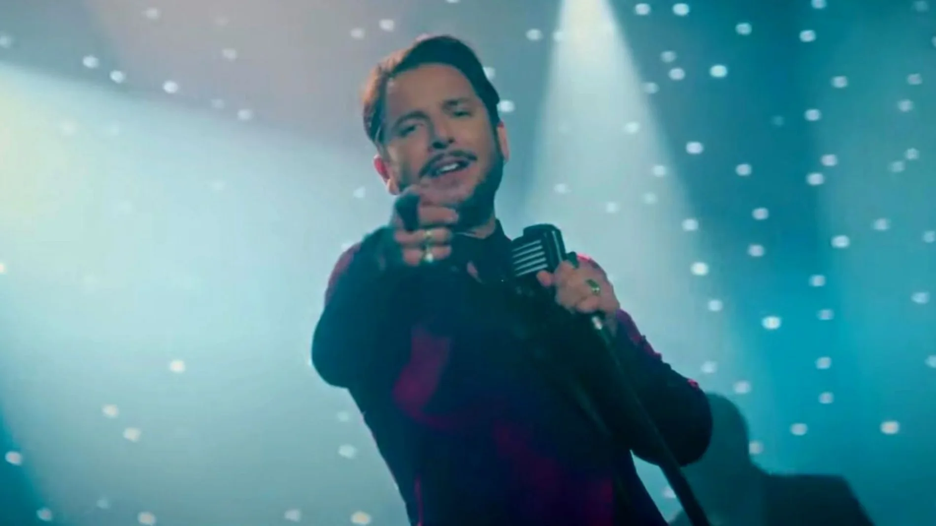 Manuel Carrasco en el videoclip de 'Eres'.