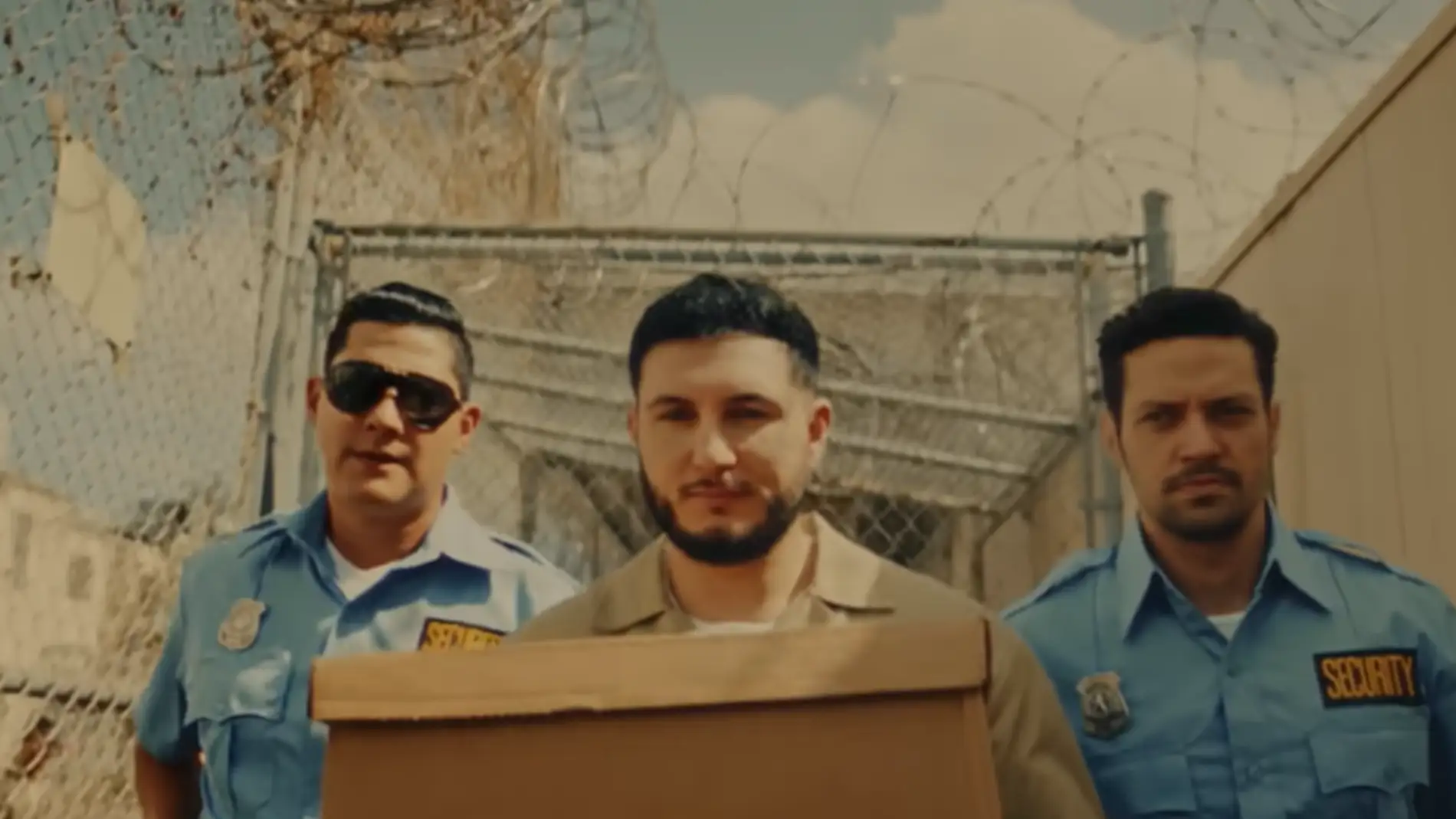 Omar Montes, en el videoclip de 'Patio De La Cárcel'.