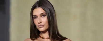 Hailey Bieber en la Academy Museum gala de 2022 Hailey Bieber en la Academy Museum gala de 2022