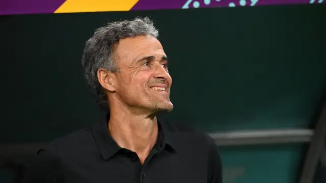 Luis Enrique sonríe en un partido de la selección española.