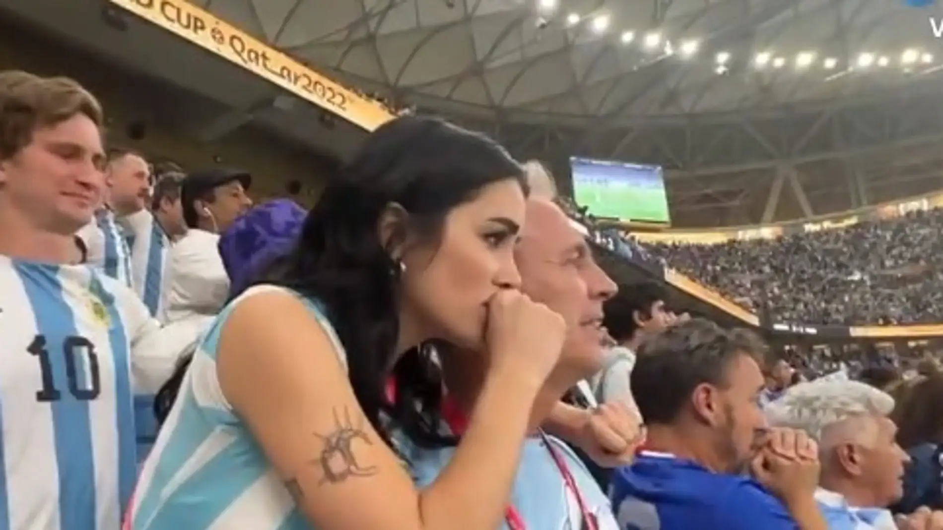 Los fans de Lali Espósito acusan a un hincha de abusar de la cantante durante la final del Mundial de Fútbol 