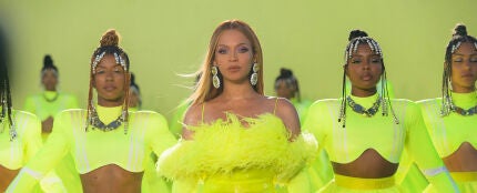 Beyoncé durante su actuación en los Oscar