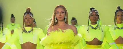 Beyoncé durante su actuación en los Oscar Beyoncé durante su actuación en los Oscar