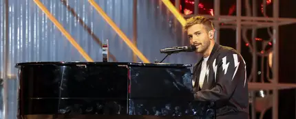 Pablo Alborán tocando el piano durante un concierto Pablo Alborán tocando el piano durante un concierto