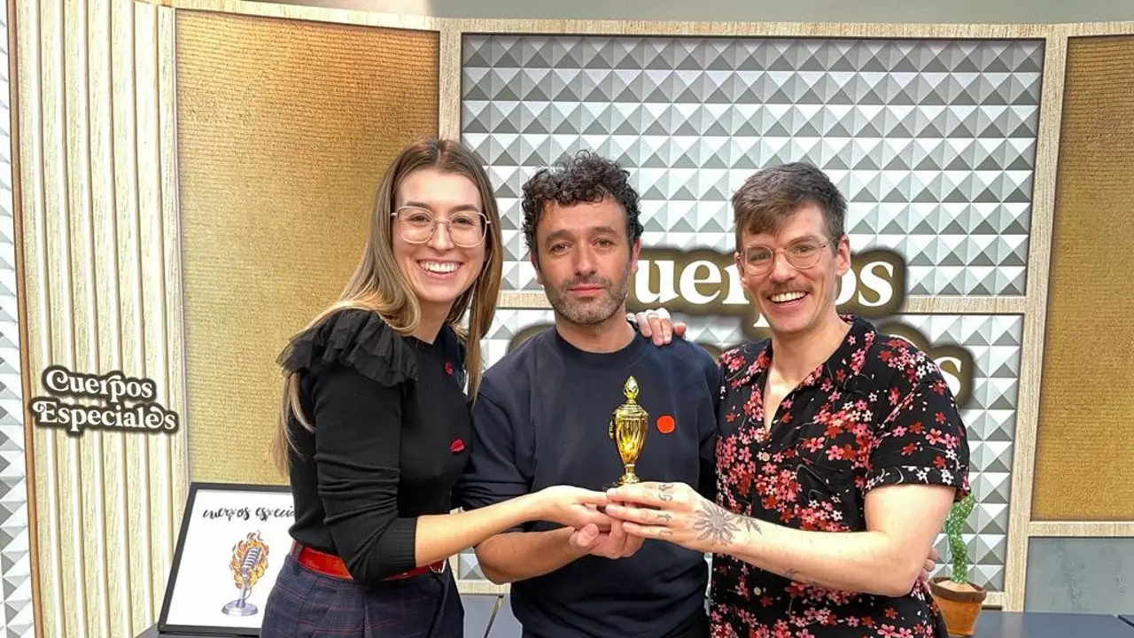 Rodrigo Sorogoyen, con Eva Soriano e Iggy Rubín en 'Cuerpos especiales'. Rodrigo Sorogoyen, con Eva Soriano e Iggy Rubín en 'Cuerpos especiales'.