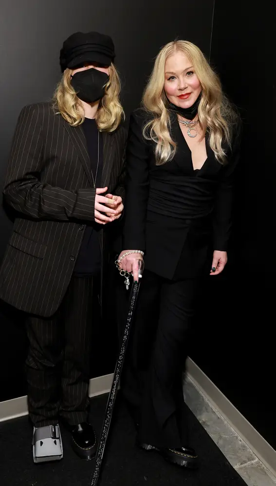 La actriz Christina Applegate junto a su Sadie Grace LeNoble en los Critics Choice Awards 2023.La actriz Christina Applegate junto a su Sadie Grace LeNoble en los Critics Choice Awards 2023. La actriz Christina Applegate junto a su Sadie Grace LeNoble en los Critics Choice Awards 2023.La actriz Christina Applegate junto a su Sadie Grace LeNoble en los Critics Choice Awards 2023.