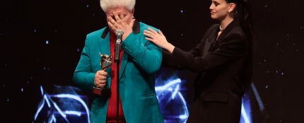 Pedro Almodovar llora a su madre en un emotivo discurso en los Premios Feroz 2023 