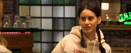 Milena Smit con Chenoa en 'Tómatelo menos en serio'. Milena Smit con Chenoa en 'Tómatelo menos en serio'.