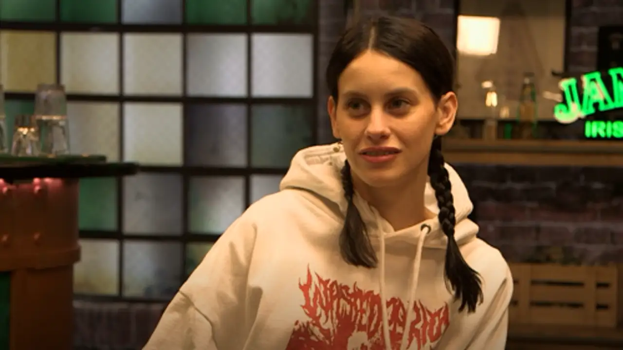 Milena Smit con Chenoa en 'Tómatelo menos en serio'. Milena Smit con Chenoa en 'Tómatelo menos en serio'.