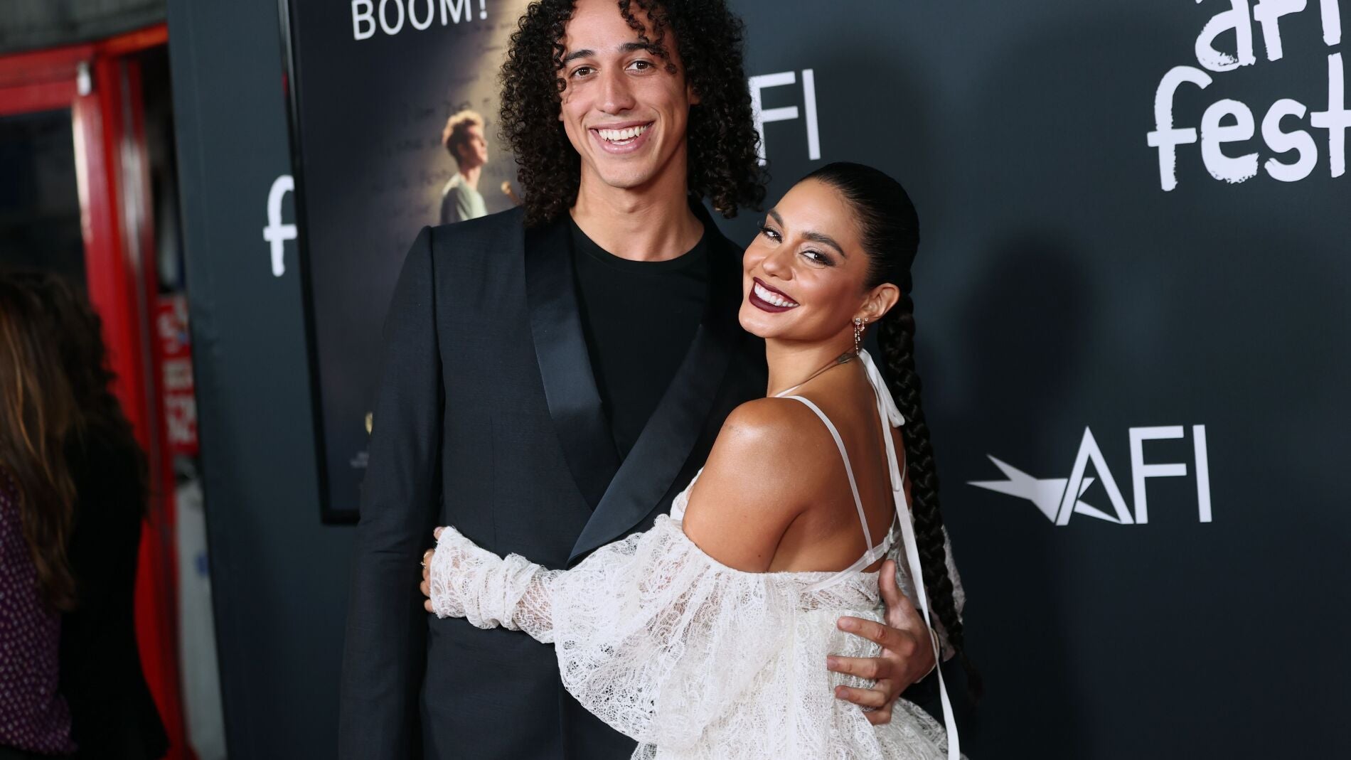 Vanessa Hudgens se compromete con su novio, el jugador de béisbol Cole Tucker Europa FM foto