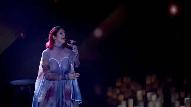 Bely Basarte canta 'Me cuesta tanto olvidarte' en los Goya 2023.