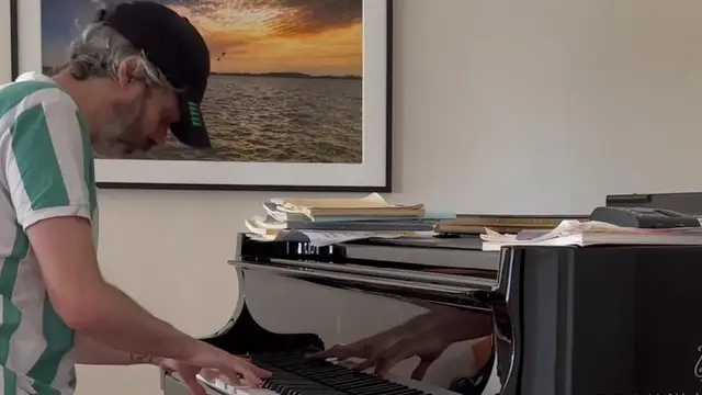 James Rhodes toca la versión del himno del Betis.