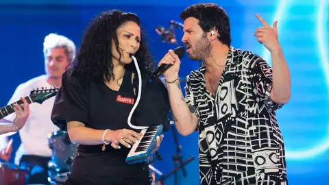 El espectáculo de Rosa López junto a Taburete al ritmo de ‘Caminito a motel’ El espectáculo de Rosa López junto a Taburete al ritmo de ‘Caminito a motel’