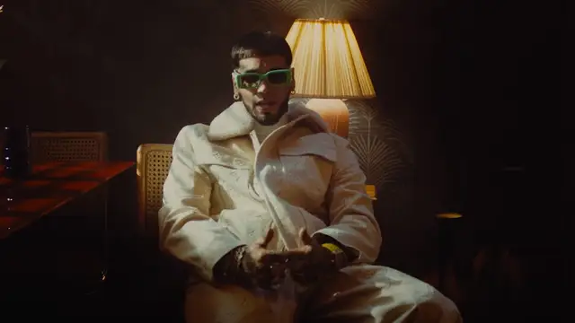 Anuel AA en el vídeo de 'Más rica que ayer'