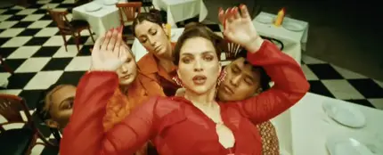 Josh Huerta, bailarín de Chanel, repite en Eurovisión junto a Mae Muller, representante de Reino Unido Josh Huerta, bailarín de Chanel, repite en Eurovisión junto a Mae Muller, representante de Reino Unido