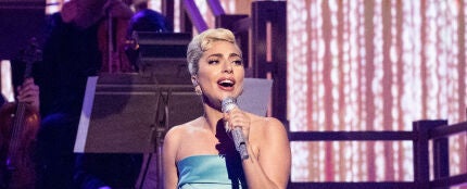 Lady Gaga en los Premios Grammy de 2022