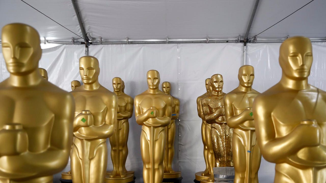 What gifts are included in the “Everyone wins” bag, the prize that Oscar winners, nominees and the presenter receive