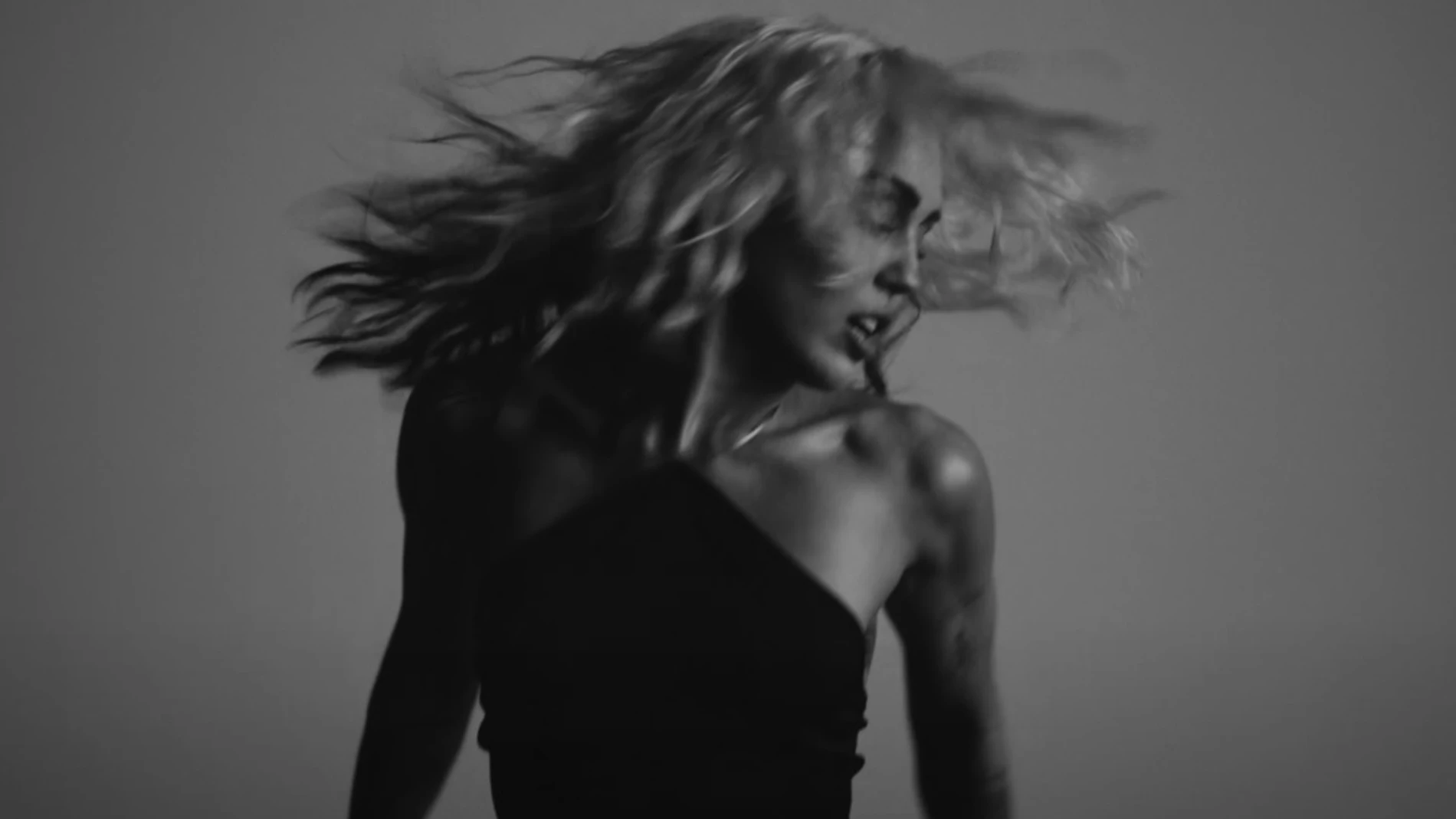 El despertar sexual de Miley Cyrus en el videoclip de River