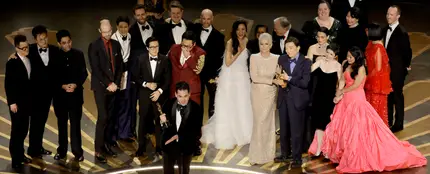 El equipo completo de la película 'Todo a la vez en todas partes'. El equipo completo de la película 'Todo a la vez en todas partes'.