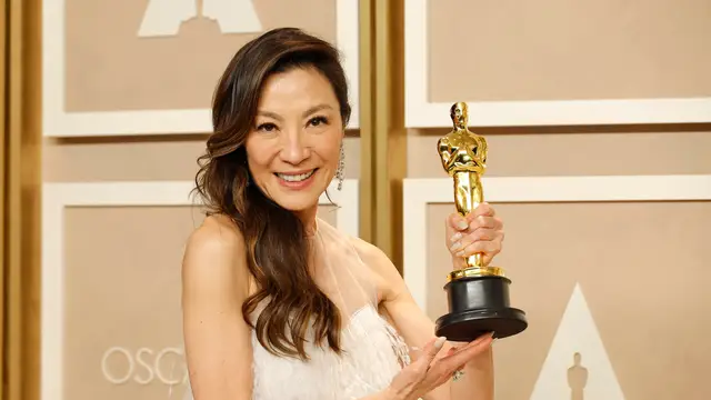 Michelle Yeoh en los Oscar 2023