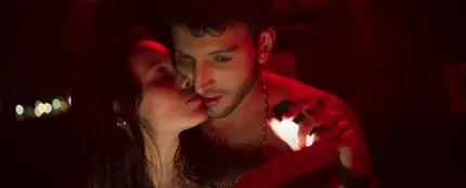 Sebastián Yatra y Milena Smith en el vídeo de 'Una noche sin pensar' Sebastián Yatra y Milena Smith en el vídeo de 'Una noche sin pensar'