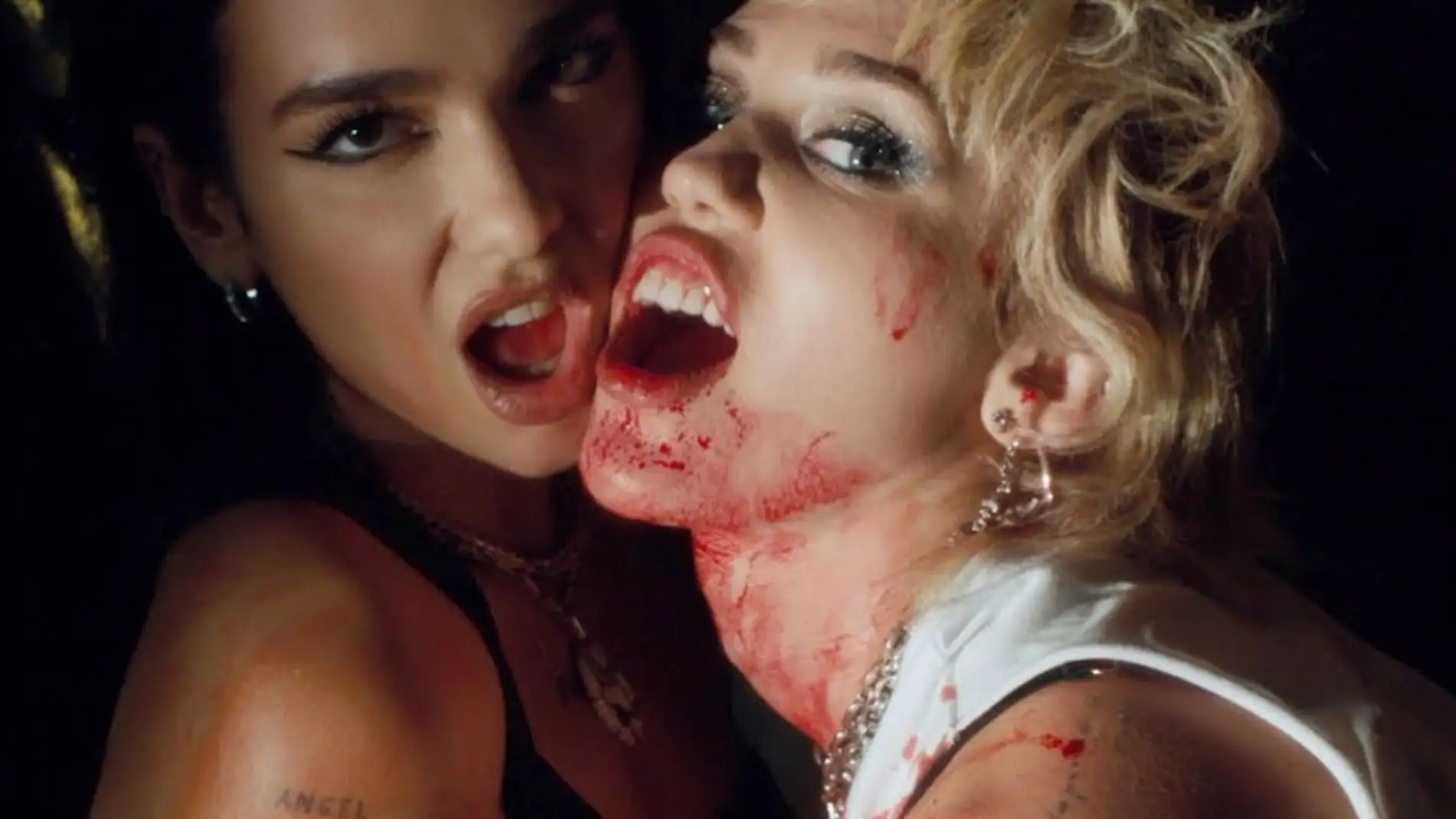 Dua Lipa y Miley Cyrus en 'Prisioner' Dua Lipa y Miley Cyrus en 'Prisioner'