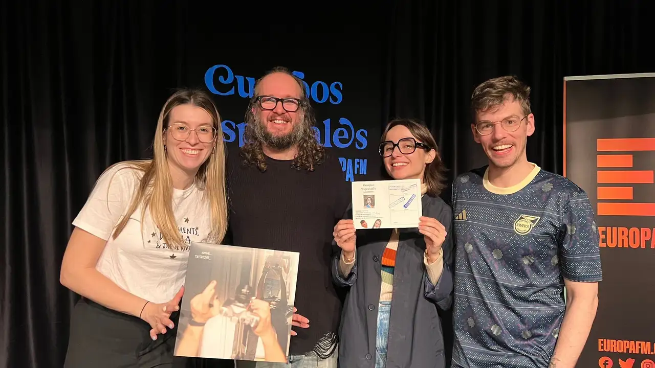 Eva Soriano e Iggy Rubín con Juno en 'Cuerpos especiales' Eva Soriano e Iggy Rubín con Juno en 'Cuerpos especiales'