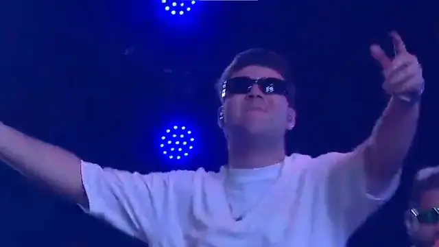Quevedo aparece por sorpresa junto a Mora en Lollapalooza y conquista el festival con su tema 'Quédate'