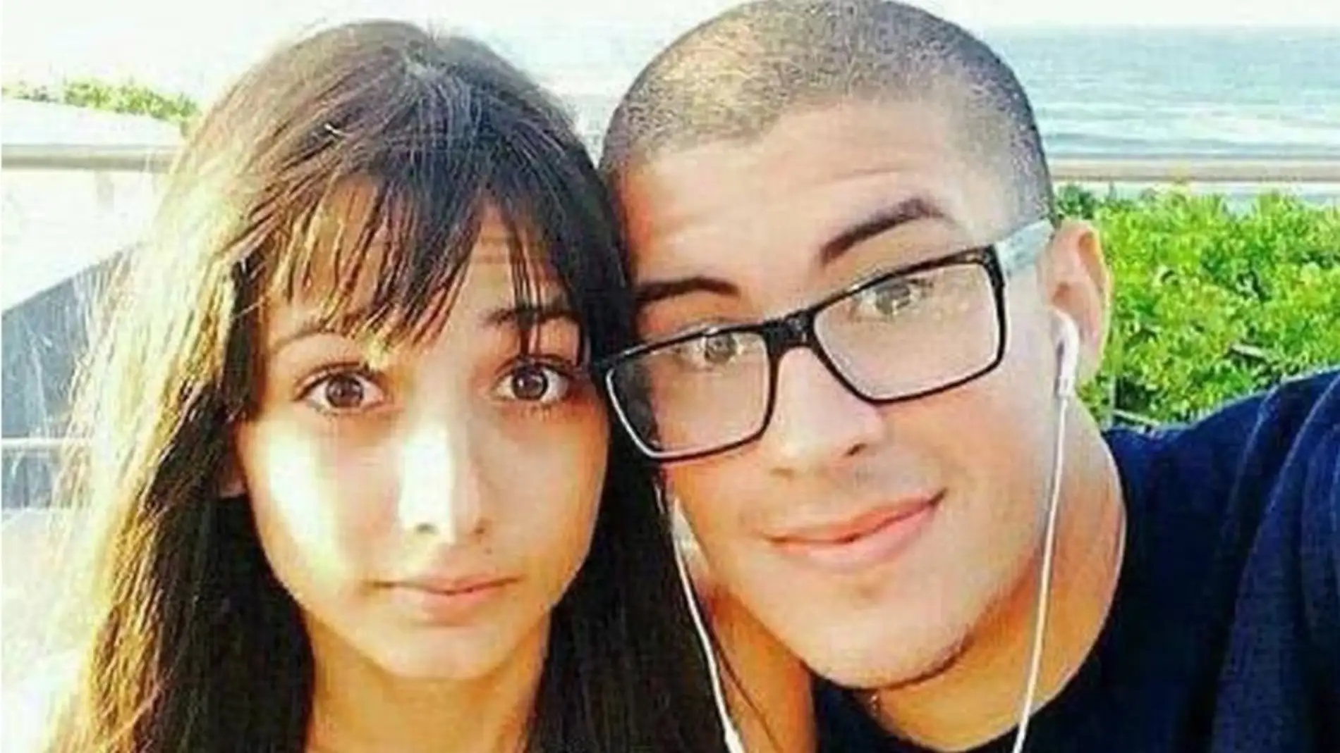 Bad Bunny y Carliz de la Cruz Bad Bunny y Carliz de la Cruz