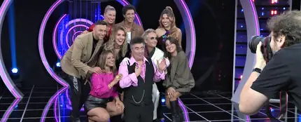 ¡Qué guapos! Tras las cámaras de la sesión oficial de fotos con los concursantes de 'Tu cara me suena 10' ¡Qué guapos! Tras las cámaras de la sesión oficial de fotos con los concursantes de 'Tu cara me suena 10'