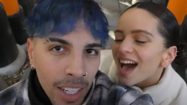 Rosalía y Rauw Alejandro en el vídeo de Beso
