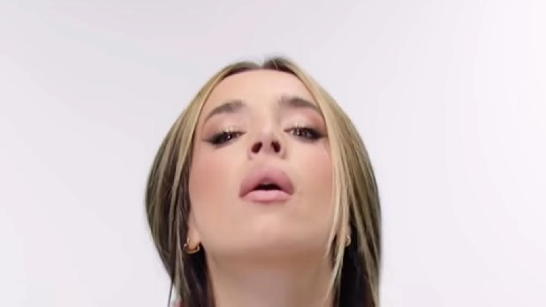 Lola Índigo, en el vídeo promocional de 'Turismo'.