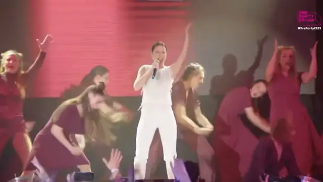 Blanca Paloma sorprende con un dance break en 'EAEA' en la PreParty de Eurovisión en Madrid