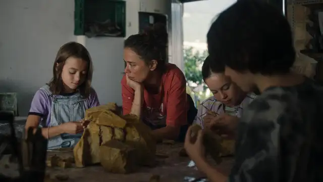 Fotograma de la película '20.000 especies de abejas'