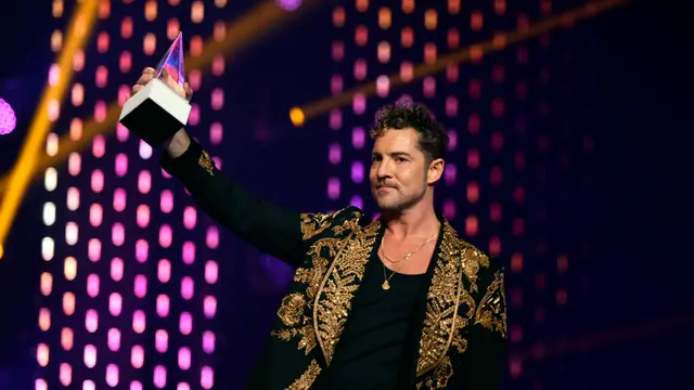 David Bisbal recoge el premio de honor por 20 años de carrera en los Latin AMAs 2023