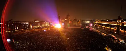 El público de El Zócalo durante el concierto de Paul McCartney. El público de El Zócalo durante el concierto de Paul McCartney.