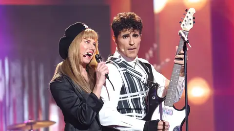 La magia de Anne Igartiburu: ‘¡Chas! Y aparezco a tu lado’ como Álex & Christina La magia de Anne Igartiburu: ‘¡Chas! Y aparezco a tu lado’ como Álex & Christina