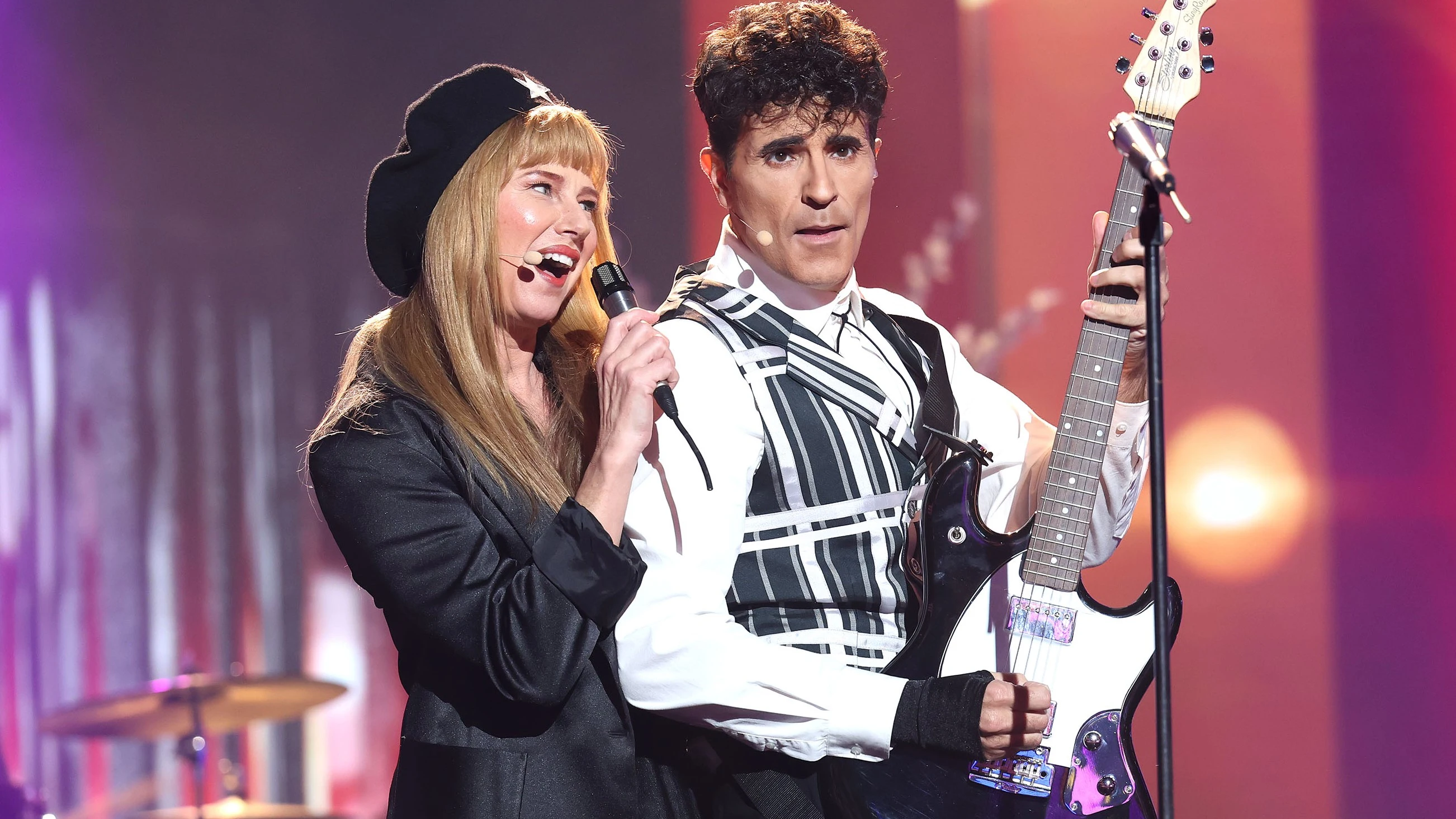 La magia de Anne Igartiburu: ‘¡Chas! Y aparezco a tu lado’ como Álex & Christina La magia de Anne Igartiburu: ‘¡Chas! Y aparezco a tu lado’ como Álex & Christina