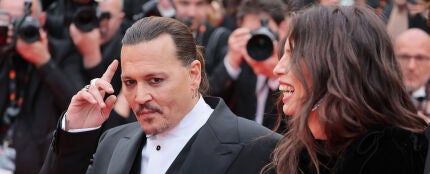 Cannes recibe a Jonnhy Depp y Maïwenn con una ovación de siete minutos.