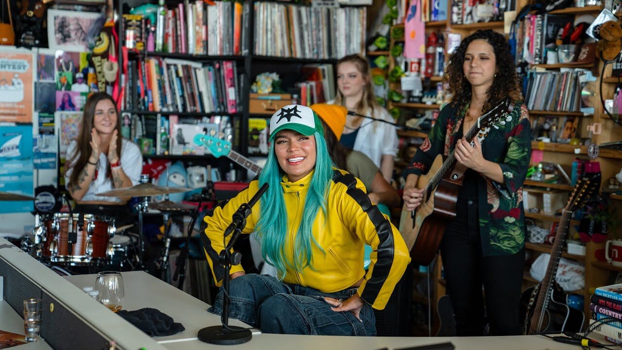 Karol G se rodea de talento femenino para un brillante Tiny Desk, con