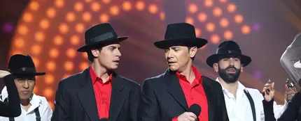Alfred García cumple un sueño con David Civera: idénticos cantando ‘Bye, bye’ Alfred García cumple un sueño con David Civera: idénticos cantando ‘Bye, bye’
