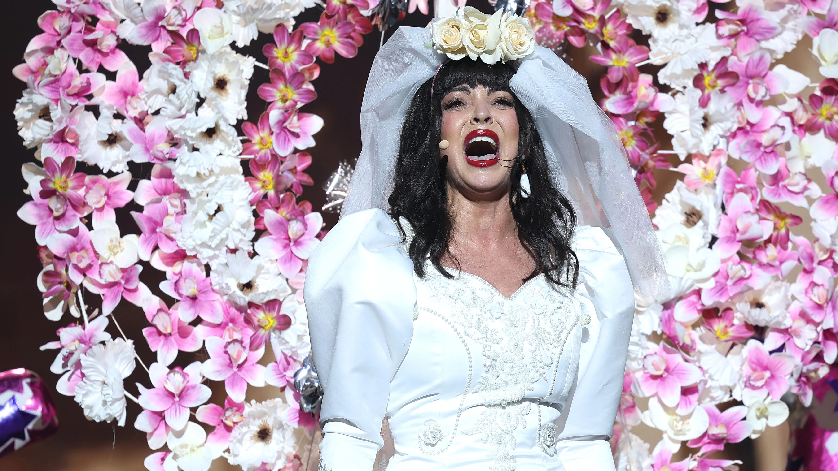 Merche se deja la piel como Mon Laferte lamentando ‘Tu falta de querer’ 